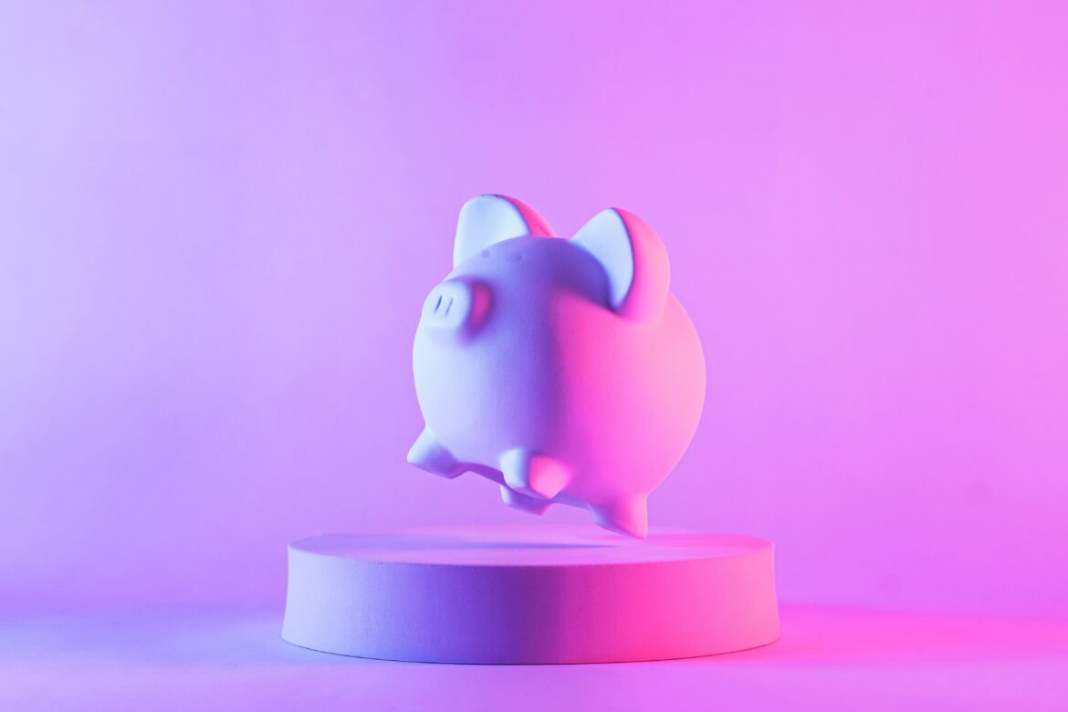 Studio,Close-up,Of,Piggy,Bank,Floating,Above,A,Round,Podium
